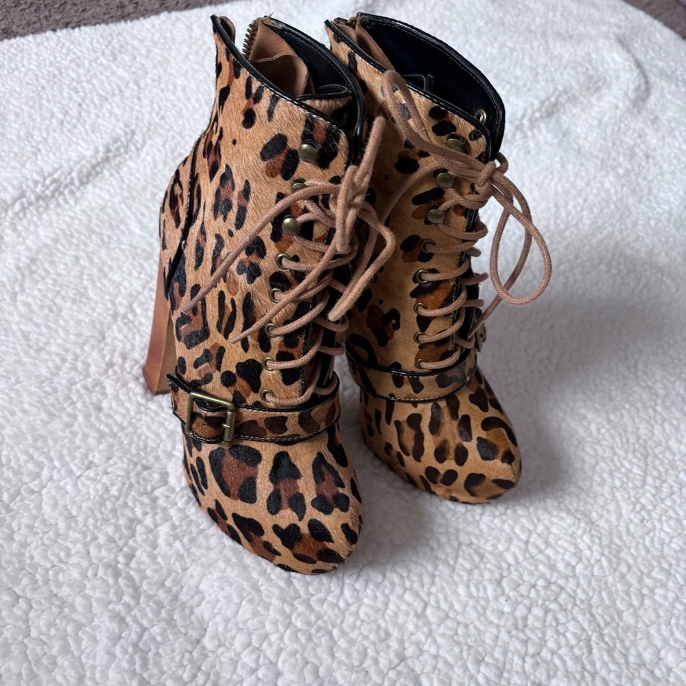 Steve Madden Cow Fur Leopard Print platform Heeled Boots size 7 - Picture 9 of 9